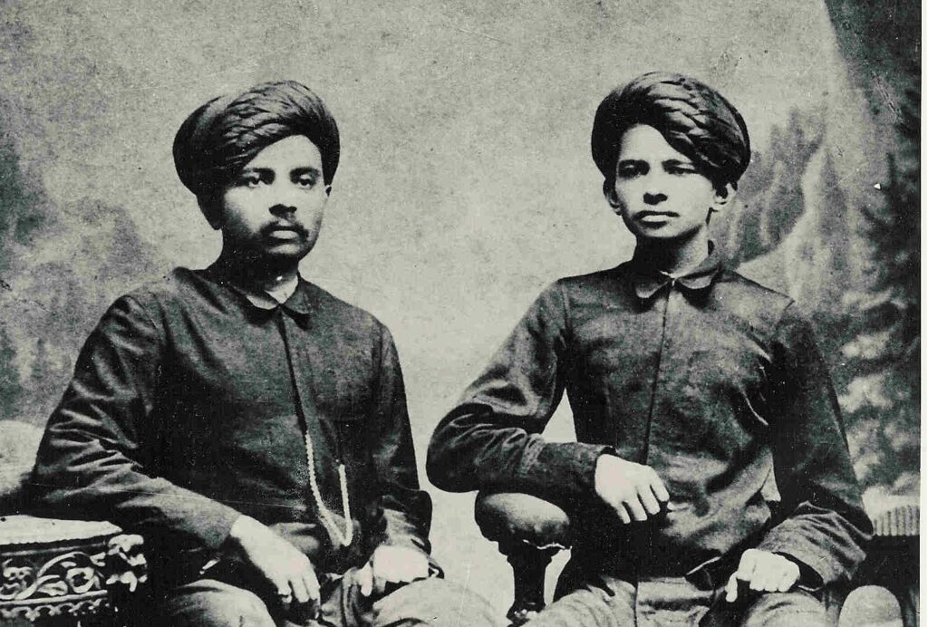 सचमुच वे गुमनाम नींव की ईंटें भी प्रणम्य हैं