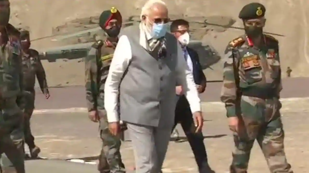 अपनी ही स्थापित छवि को खंडित करते नज़र आते नरेंद्र मोदी !