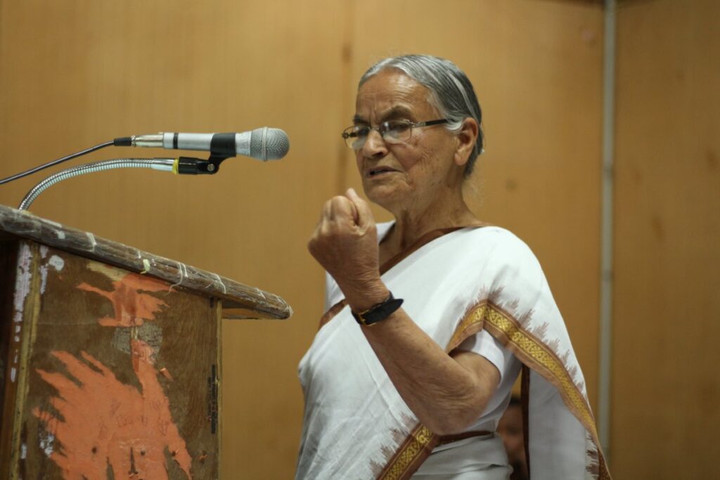 उत्पादक के हाथ में उत्पादन के साधन देने से गरीबी दूर होगी