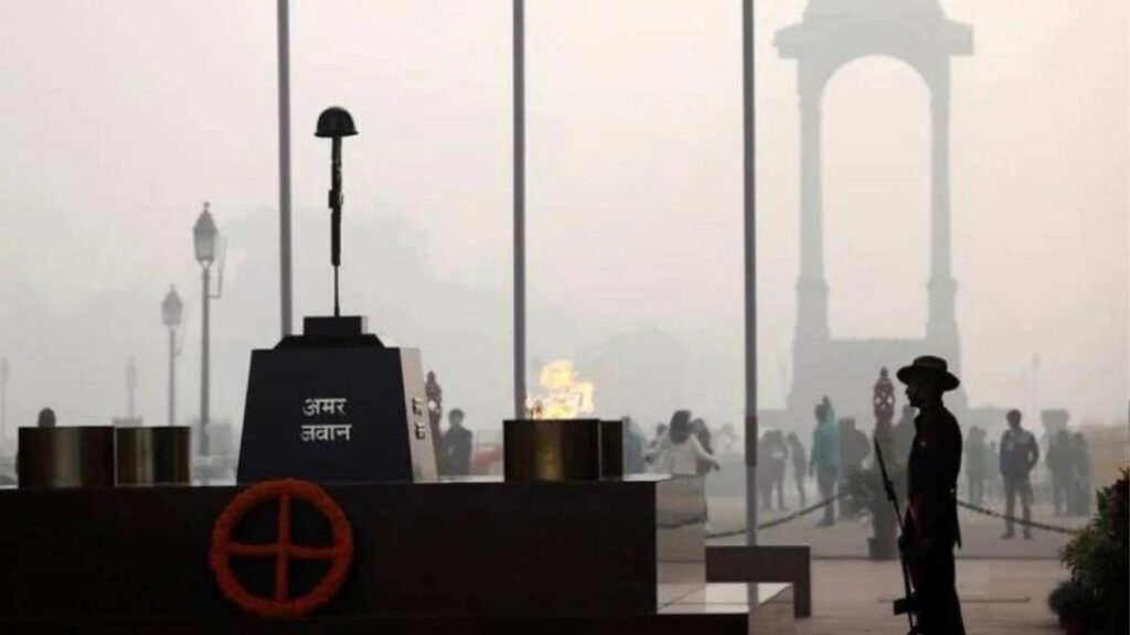 दिया जलाओ  : राजनीति ने जलता दिया बुझा दिया।