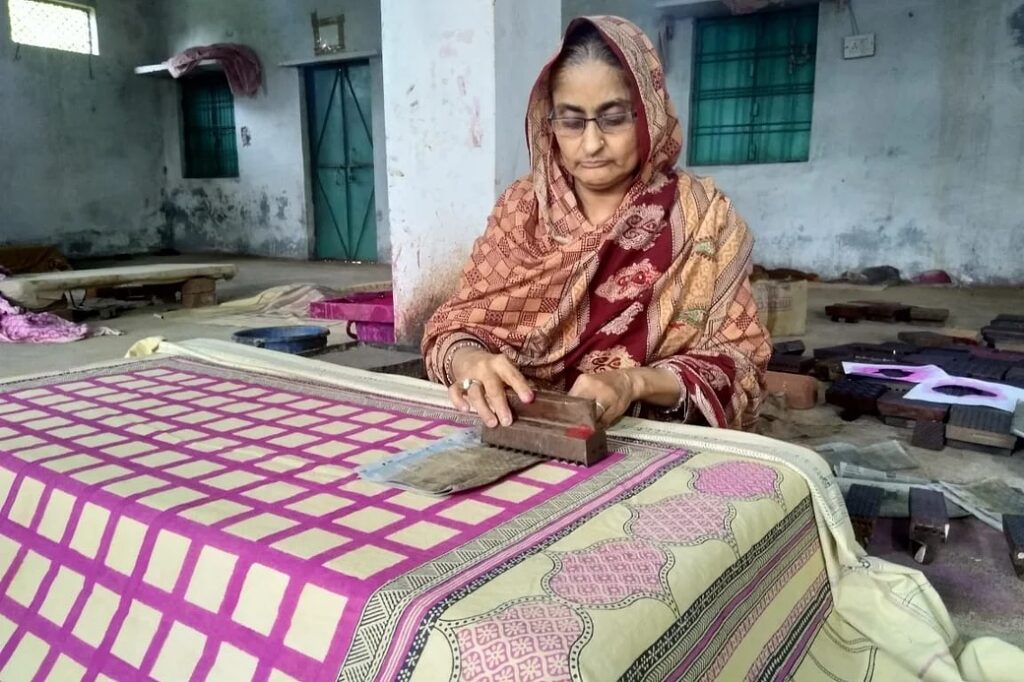 हस्तशिल्प : कोविड की चपेट में ‘बाघ-प्रिन्ट’