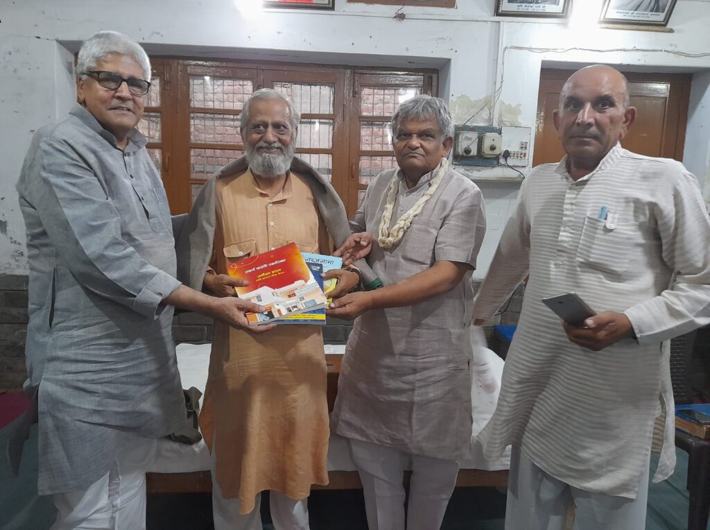 दूसरों से बदला लेते लेते हम समाज में बदलाव लाना भूल गये : गांधीवादी चिंतक रमेश शर्मा