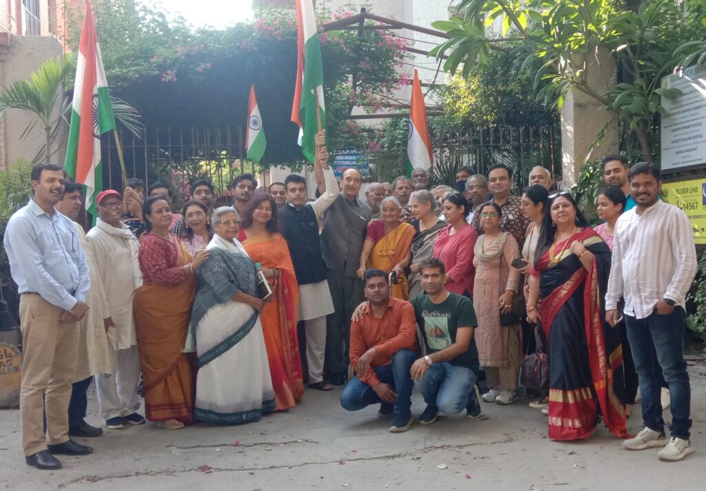 आज़ादी के 75 साल पूरे होने पर 75 यात्रियों वाली आग़ाज़ ए दोस्ती यात्रा दिल्ली से वाघा बार्डर के लिए प्रस्‍थान