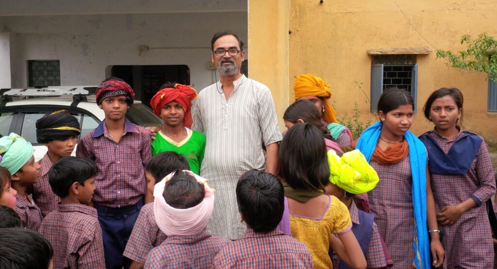 नीलेश देसाई : असाधारण कार्य के लिए समर्पित सीधा-सादा व्‍यक्तित्‍व