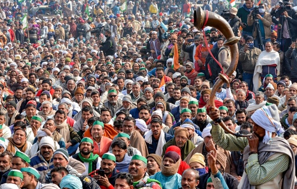 झूठे साबित हुए किसानों की आय दोगुना करने और खेती को लाभ का धंधा बनाने के दावे