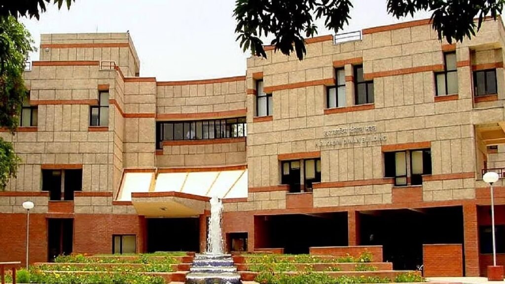 शिक्षा : शैक्षणिक परिसरों में समता और संविधान
