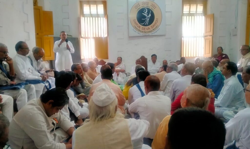 Gandhi गांधी मूल्यों के पुनर्विचार और पुनर्स्थापित करने के लिए नई पीढ़ी आतुर