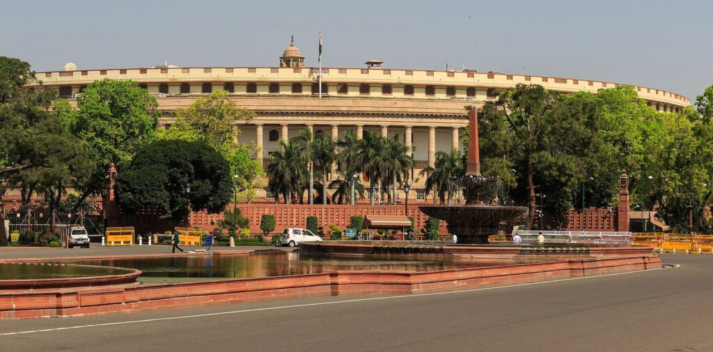 Old parliament पुरानी संसद अब विपक्ष को सौंप देना चाहिए !