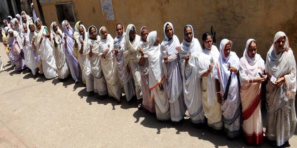 विधवा नहीं अपने दिवंगत पति की पत्नी है वह