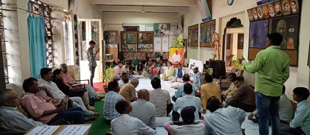 मणिपुर में महिलाओं पर हो रही बर्बरता के खिलाफ भोपाल में संस्थाओं ने किया सामूहिक उपवास