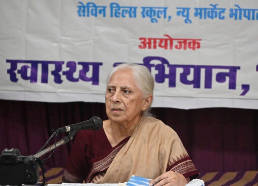 सार्वभौमिक स्वास्थ्य देखभाल सेवाओं  के बजाय नीतियाँ स्वास्थ्य क्षेत्र में निजीकरण को दे रही बढ़ावा