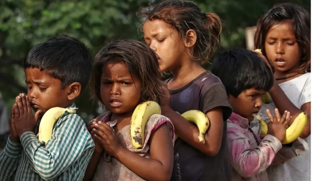 बच्चों के प्रति अपनी जिम्मेदारियों का निर्वहन करे समाज