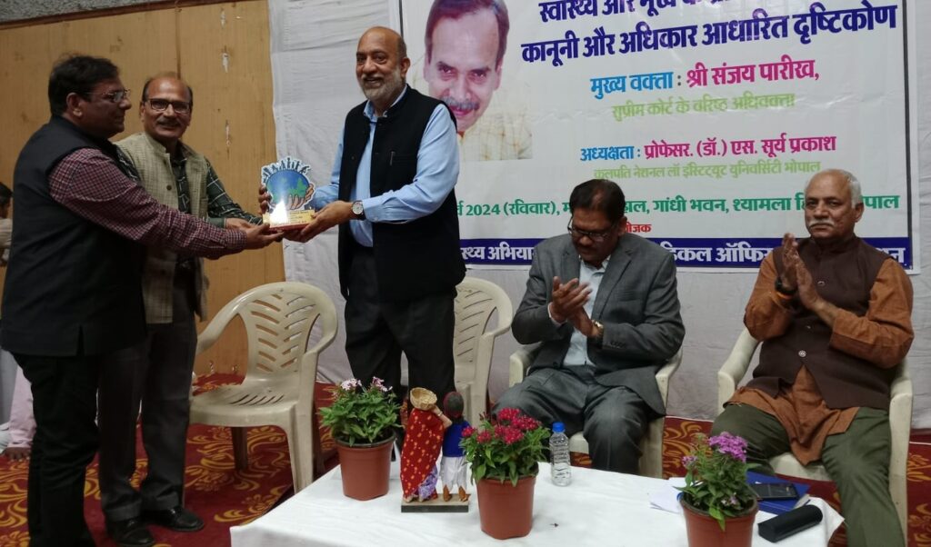स्वास्थ्य का अधिकार मौलिक अधिकार के रूप में अनुच्छेद 21 के अंतर्गत शामिल किया जाए