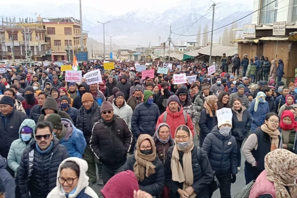लद्दाख : पहाड़ों, नदियों के विनाश के खिलाफ व भविष्य के लिए खड़े होते लोग