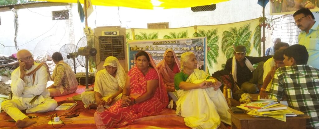 सम्पूर्ण पुनर्वास की मांग, सरदार सरोवर परियोजना के प्रभावितों का धरना जारी