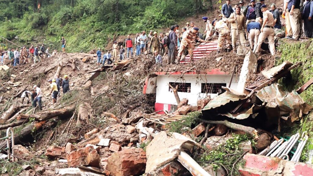 उत्तराखंड और हिमाचल : आपदा की आवाजाही