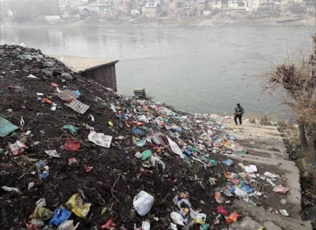 260 से अधिक कार्यकर्ताओं और अधिकार संगठनों ने जम्मू-कश्मीर में 6 ‘पर्यावरण रक्षकों’ की त्वरित रिहाई की मांग