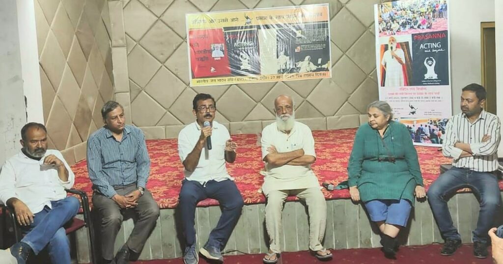 बाजार की ताकतों ने कला को उत्पाद बना दिया, कलाकारों को फ़िल्म उद्योग का कच्चा माल नहीं बनना चाहिए