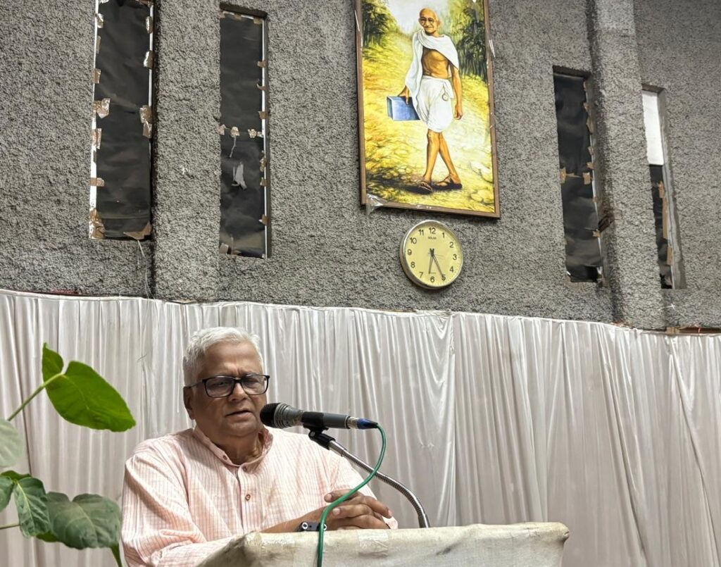 इतना सन्नाटा क्यों है?