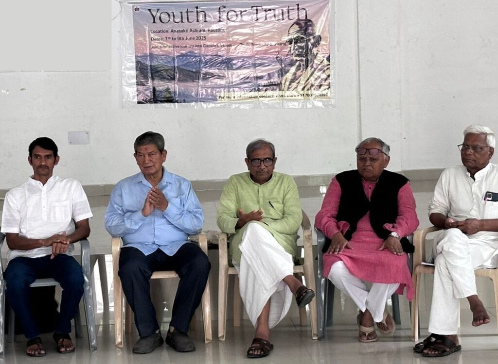 कौसानी : पूर्व मुख्यमंत्री हरीश रावत का ऐलान – एक महीने में कौसानी की शराब दुकान बंद नहीं हुई तो खुद लगाऊंगा ताला