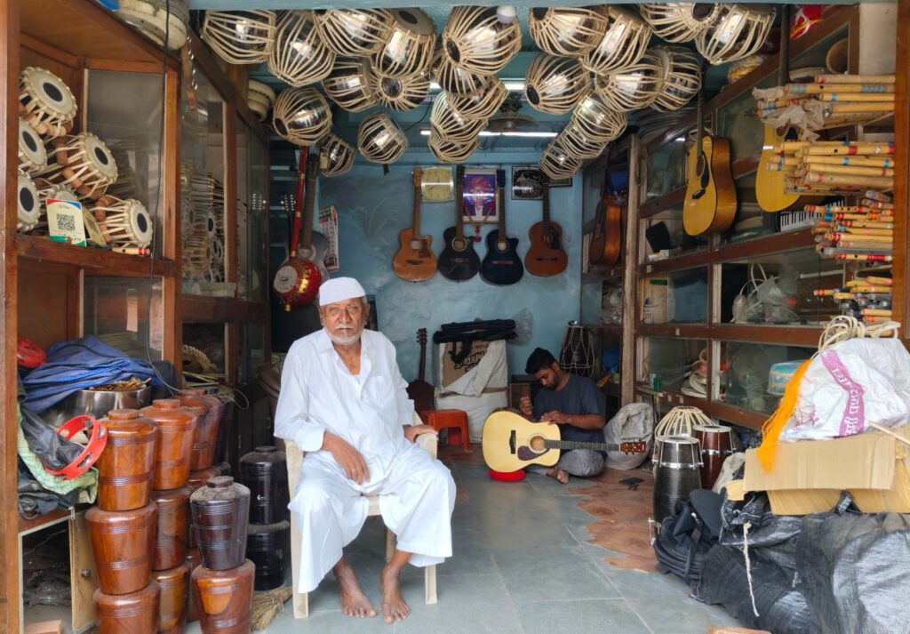 वाद्य निर्माण : मिरज में मौजूद है, सितार को ‘जन्म’ देने की परंपरा