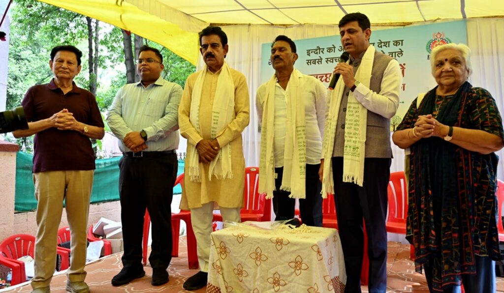 शहर के 200 साल पुराने पांच धरोहर पेड़ संरक्षित होंगे, महापौर ने की घोषणा