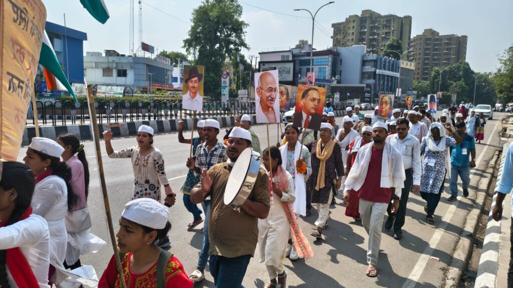 लखनऊ पहुंची यात्रा : गांधीवादी तरीकों से ही दुनिया में वास्तविक बदलाव संभव है
