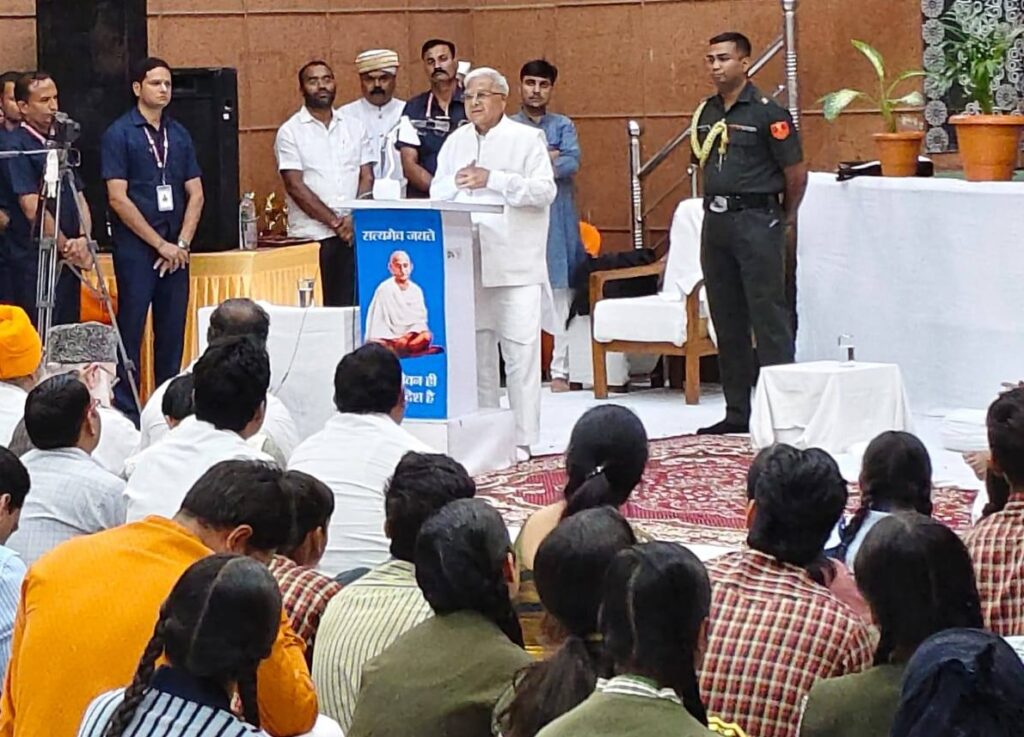 महात्मा गांधी के विचार नई पीढ़ियों के लिए प्रेरणा का प्रतीक : राज्यपाल