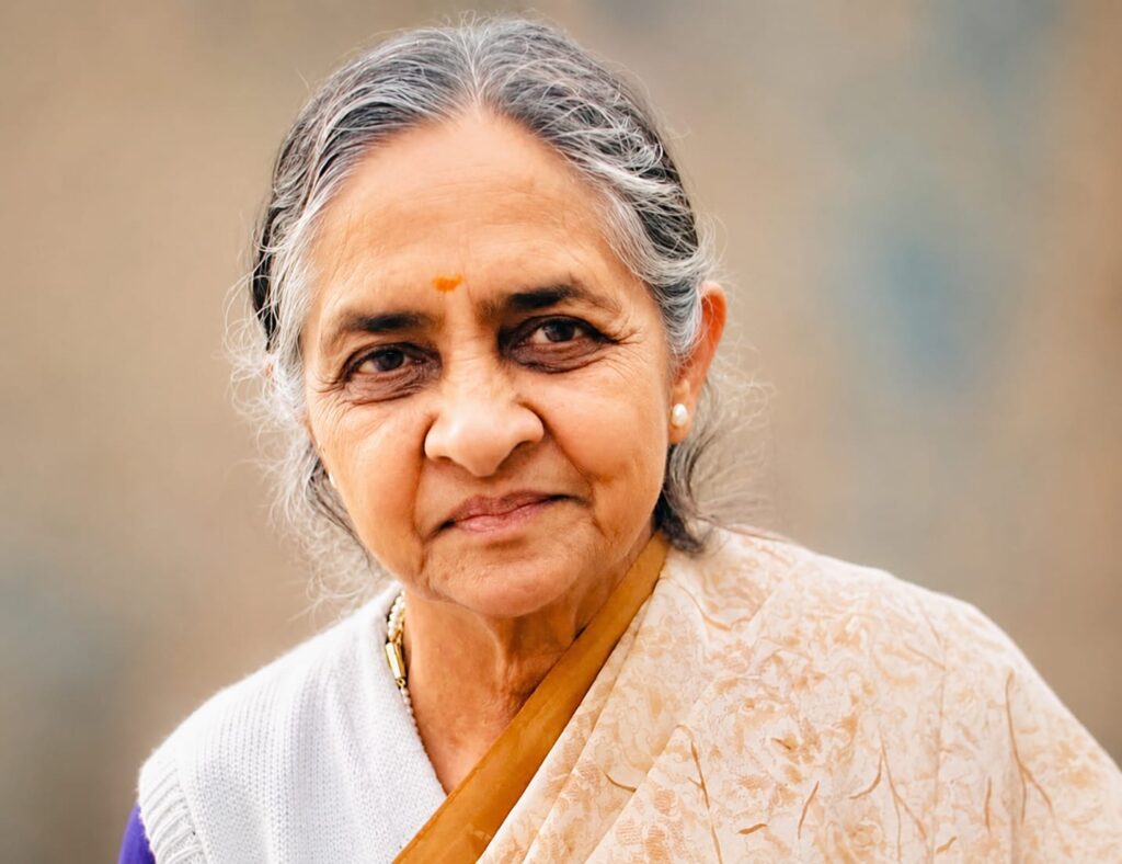 नर्मदा आंदोलन की सहयोगी कृष्णा रावल का निधन, संघर्षों की साथी को अंतिम विदाई