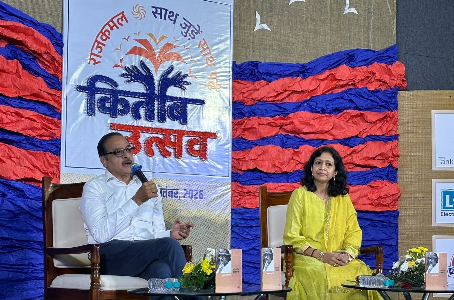 चंद्रकांत देवताले केवल बड़े कवि नहीं, अपने आसपास के लोगों का पूरा साहित्यिक संसार थे