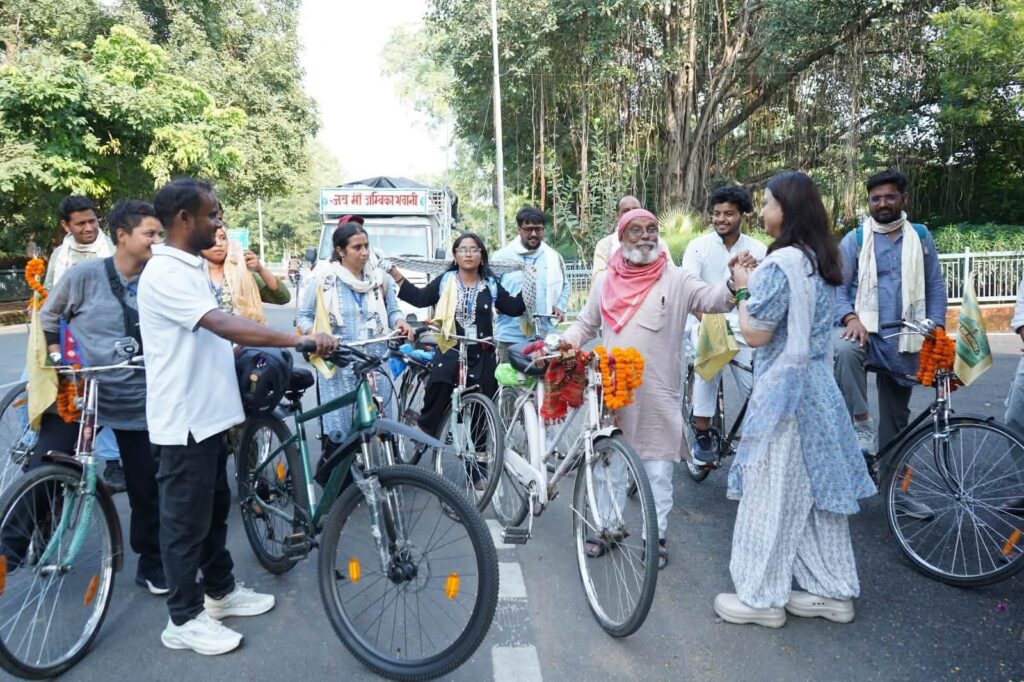 प्राकृतिक चुनौतियों का समाधान शासकीय प्रयास मात्र से संभव नहीं :  पद्मभूषण डॉ. जोशी
