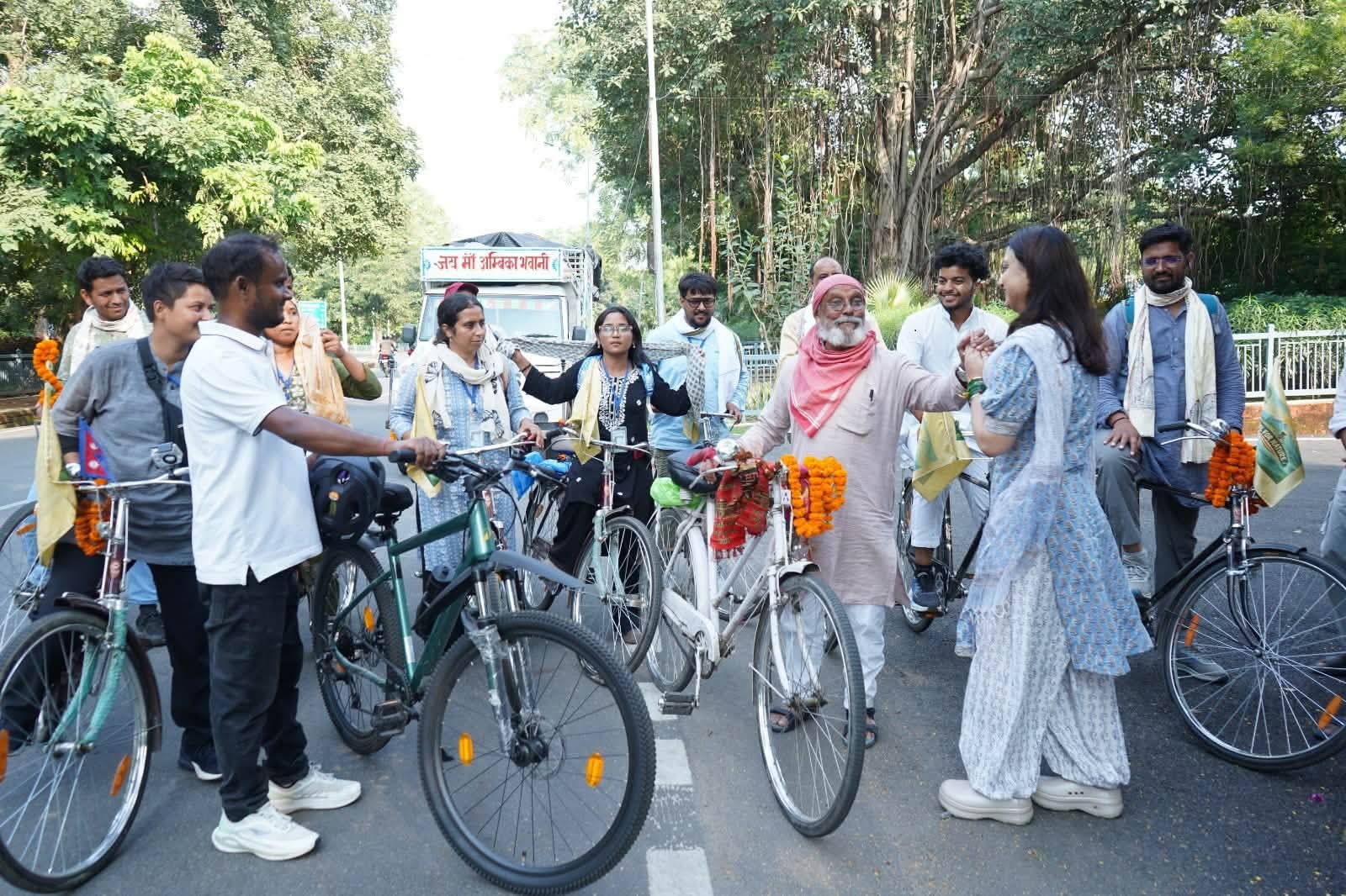प्राकृतिक चुनौतियों का समाधान शासकीय प्रयास मात्र से संभव नहीं :  पद्मभूषण डॉ. जोशी